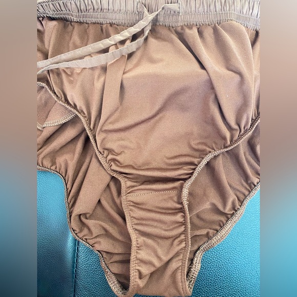 Girlfriend Collective earth gazelle shorts Size XL, NWOT - Picture 6 of 8